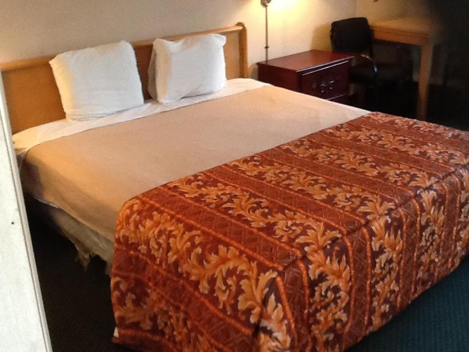 Downey Inn Luxury Suites Room photo